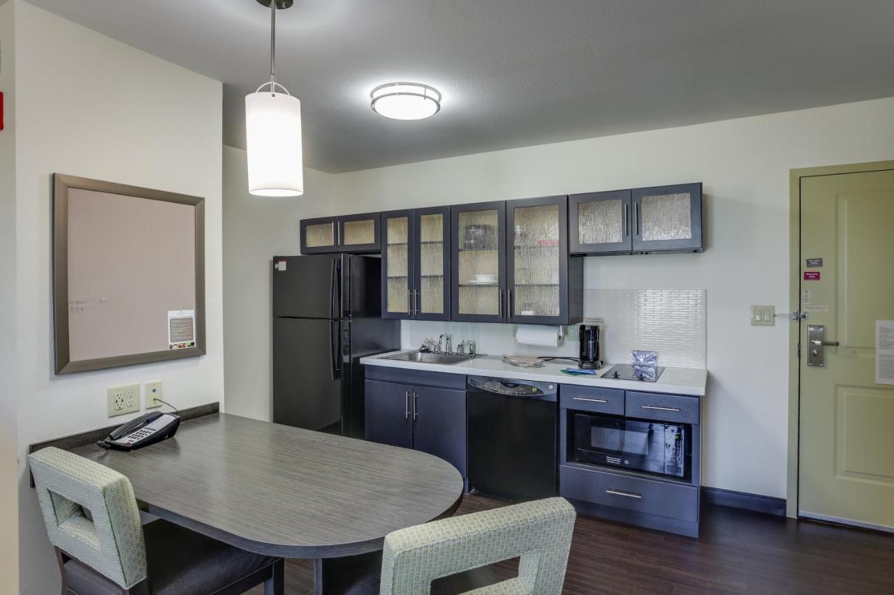Candlewood College Station By Ihg 2*